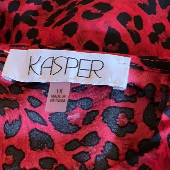 KASPER tunic style top in size 1X in red & black animal print - Picture 9 of 10